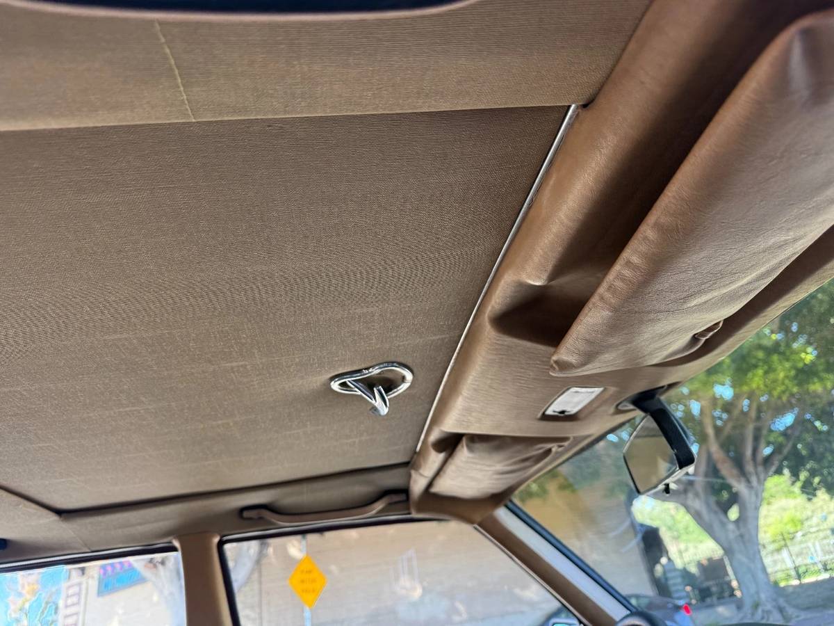 Mercedes-benz-300-series-td-diesel-1981-15