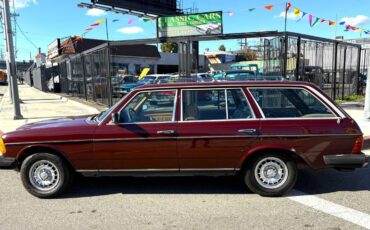 Mercedes-benz-300-series-td-diesel-1981