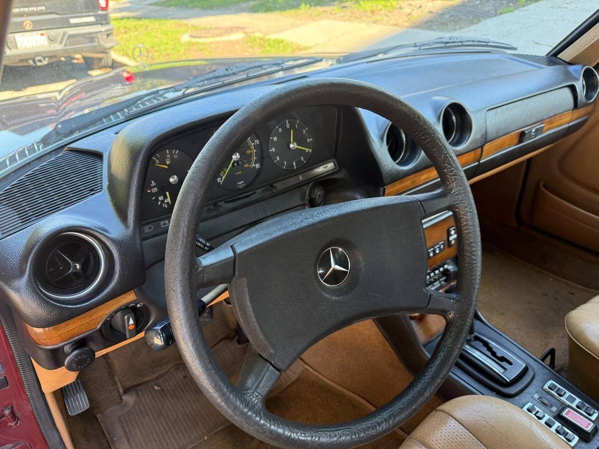 Mercedes-benz-300-series-td-diesel-1981-9