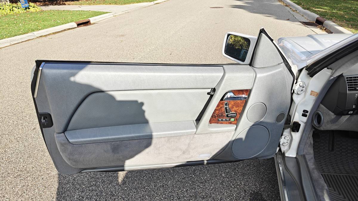 Mercedes-benz-300-sl-1991-white-12