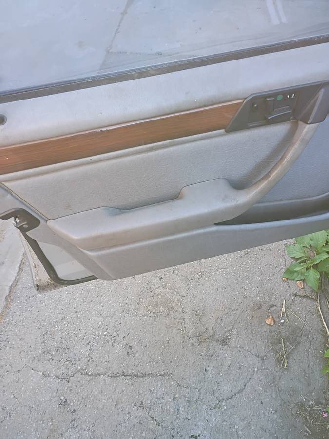 Mercedes-benz-300-te-1990-silver-4