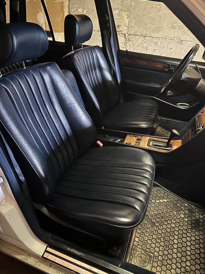 Mercedes-benz-300-te-1992-white-10