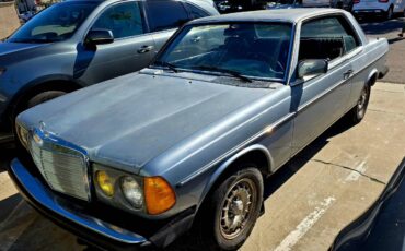 Mercedes-benz-300cdt-diesel-1982-blue-1