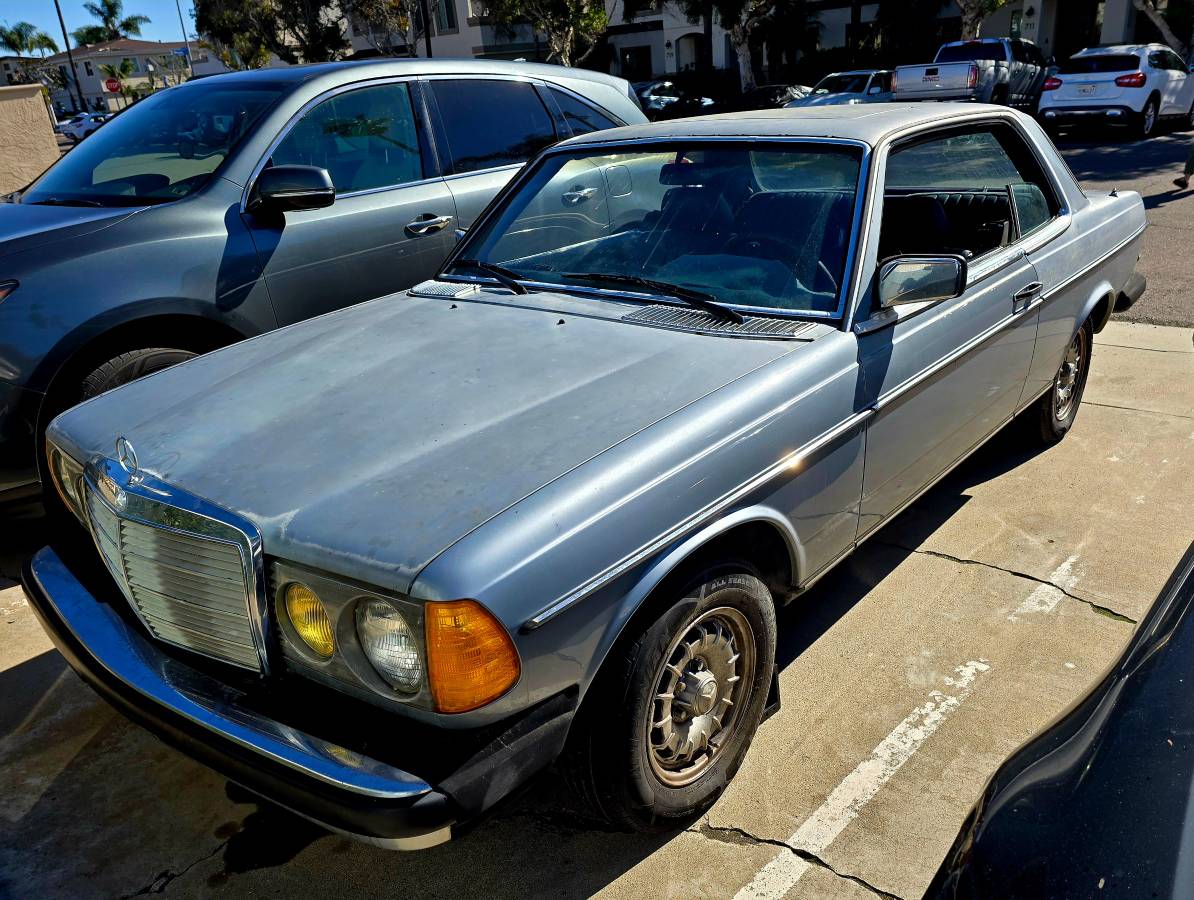 Mercedes-benz-300cdt-diesel-1982-blue-1