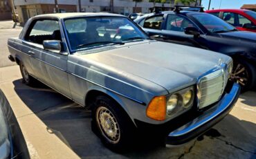 Mercedes-benz-300cdt-diesel-1982-blue-2