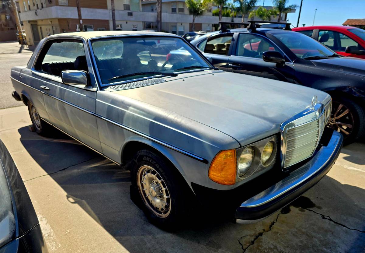 Mercedes-benz-300cdt-diesel-1982-blue-2