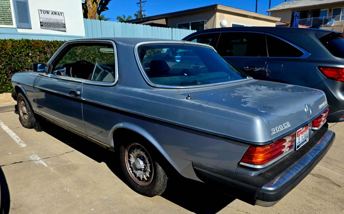 Mercedes-benz-300cdt-diesel-1982-blue-4