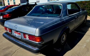 Mercedes-benz-300cdt-diesel-1982-blue-5