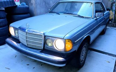 Mercedes-benz-300cdt-diesel-1982-blue-8