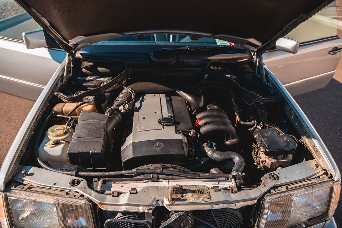 Mercedes-benz-300ce-1993-silver-17