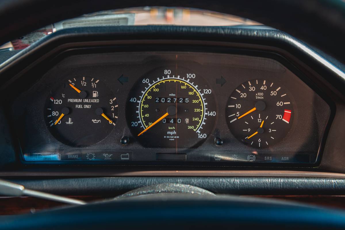 Mercedes-benz-300ce-1993-silver-5