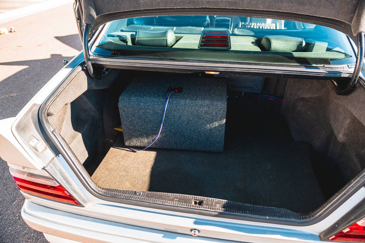 Mercedes-benz-300ce-1993-silver-6