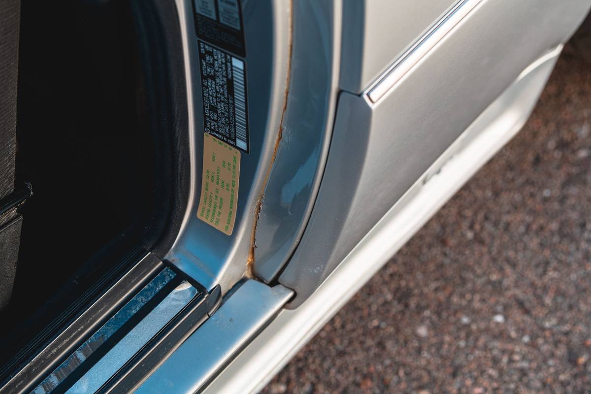 Mercedes-benz-300ce-1993-silver-8