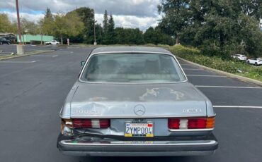 Mercedes-benz-300d-diesel-1978-blue-5