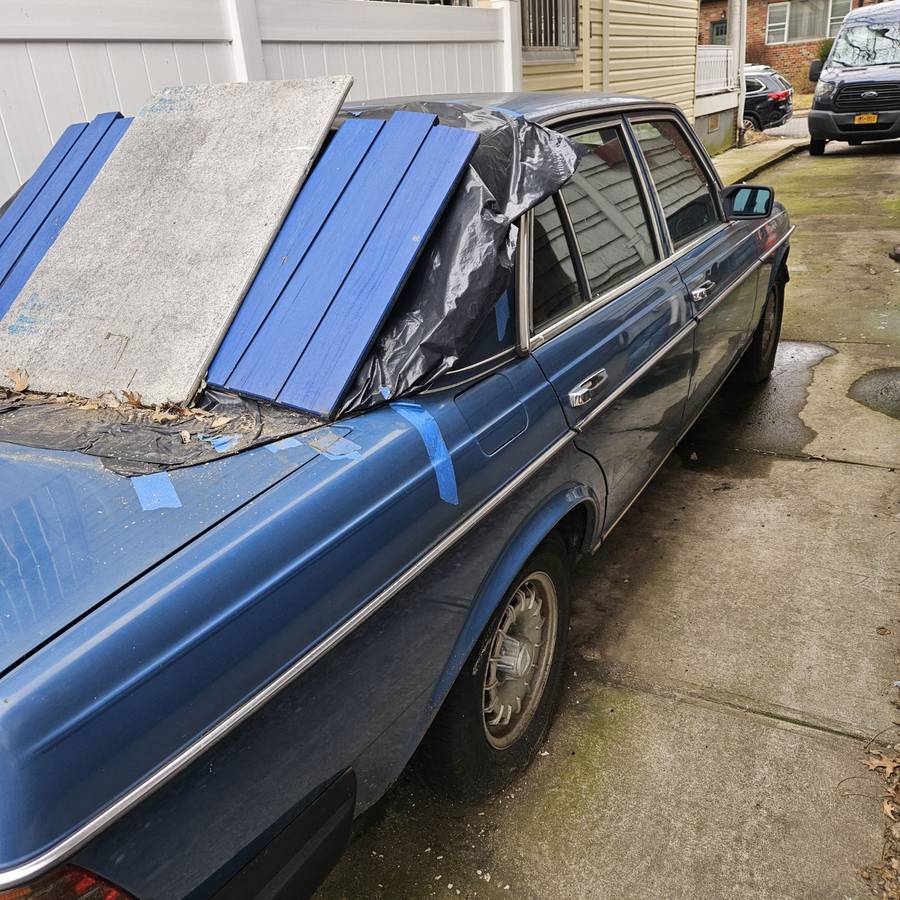 Mercedes-benz-300d-diesel-1980-blue