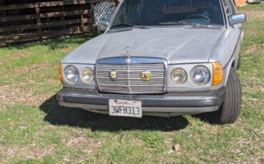 Mercedes-benz-300d-diesel-1981-silver-2