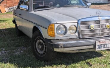 Mercedes-benz-300d-diesel-1981-silver-3