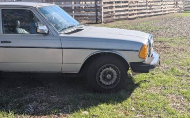 Mercedes-benz-300d-diesel-1981-silver-4