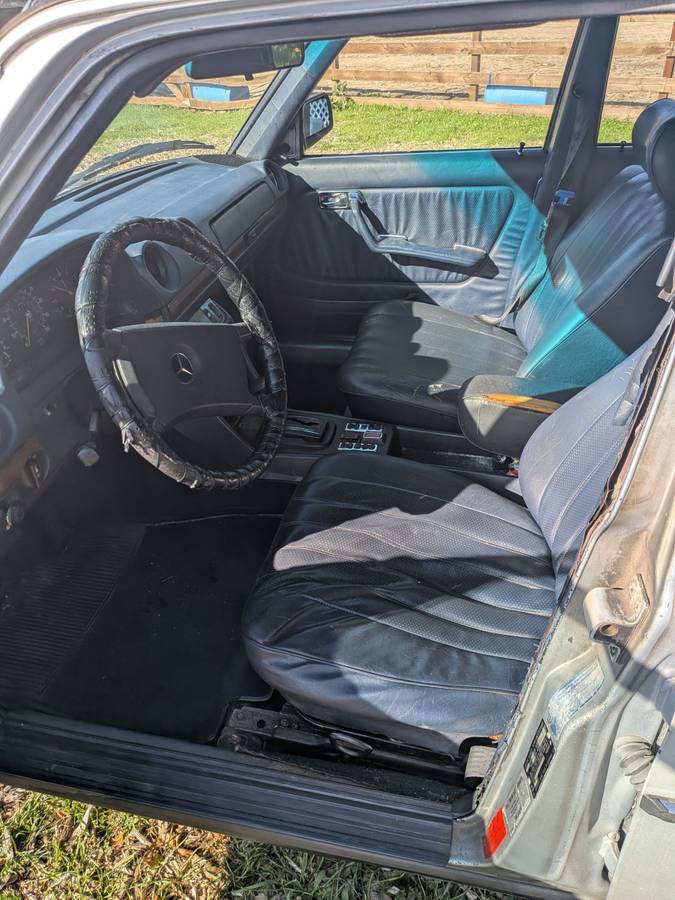 Mercedes-benz-300d-diesel-1981-silver-5