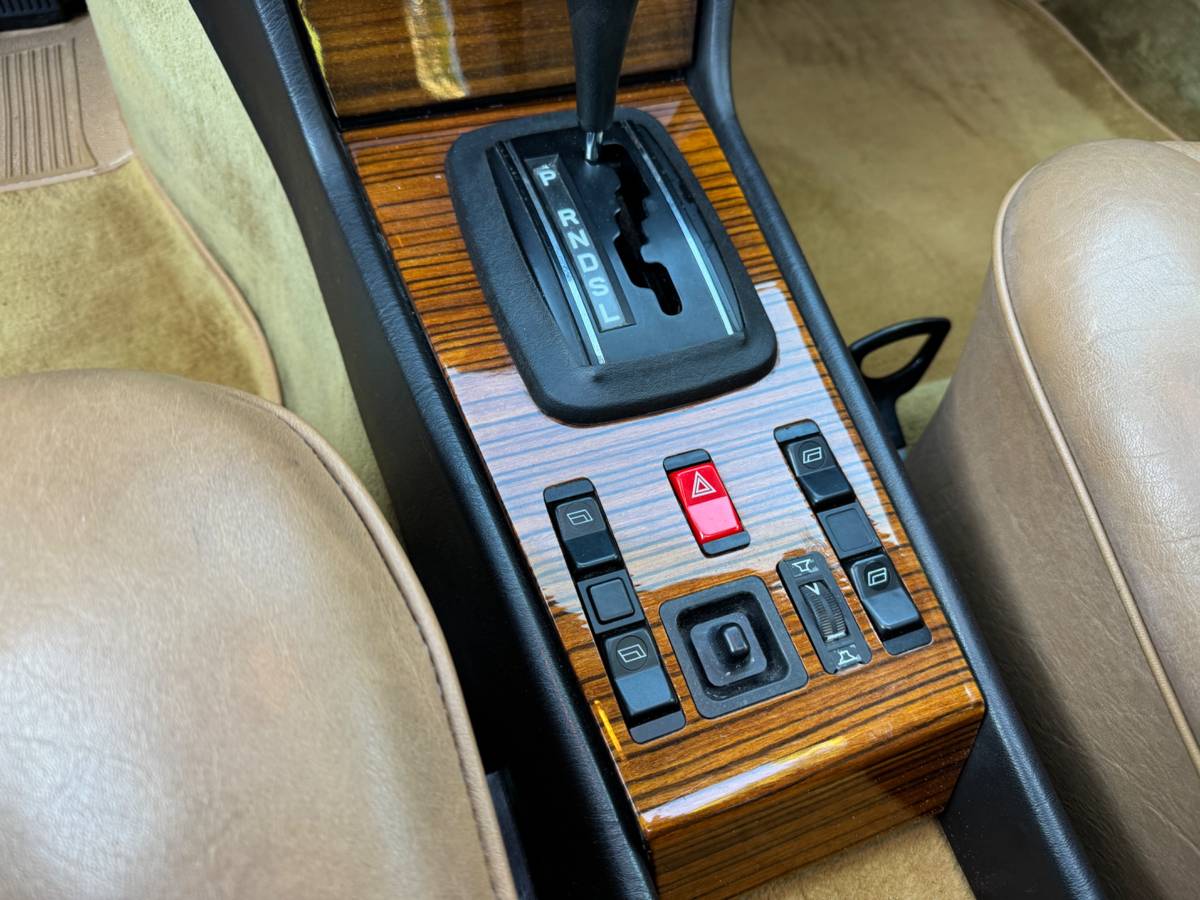 Mercedes-benz-300d-diesel-1985-1