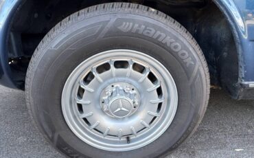 Mercedes-benz-300d-diesel-1985-13