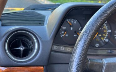 Mercedes-benz-300d-diesel-1985-16