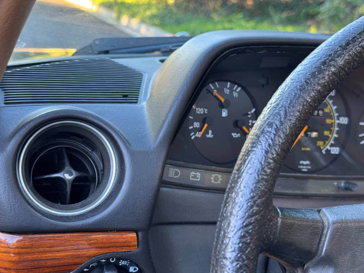 Mercedes-benz-300d-diesel-1985-22