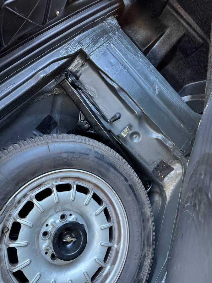 Mercedes-benz-300d-diesel-1985-23