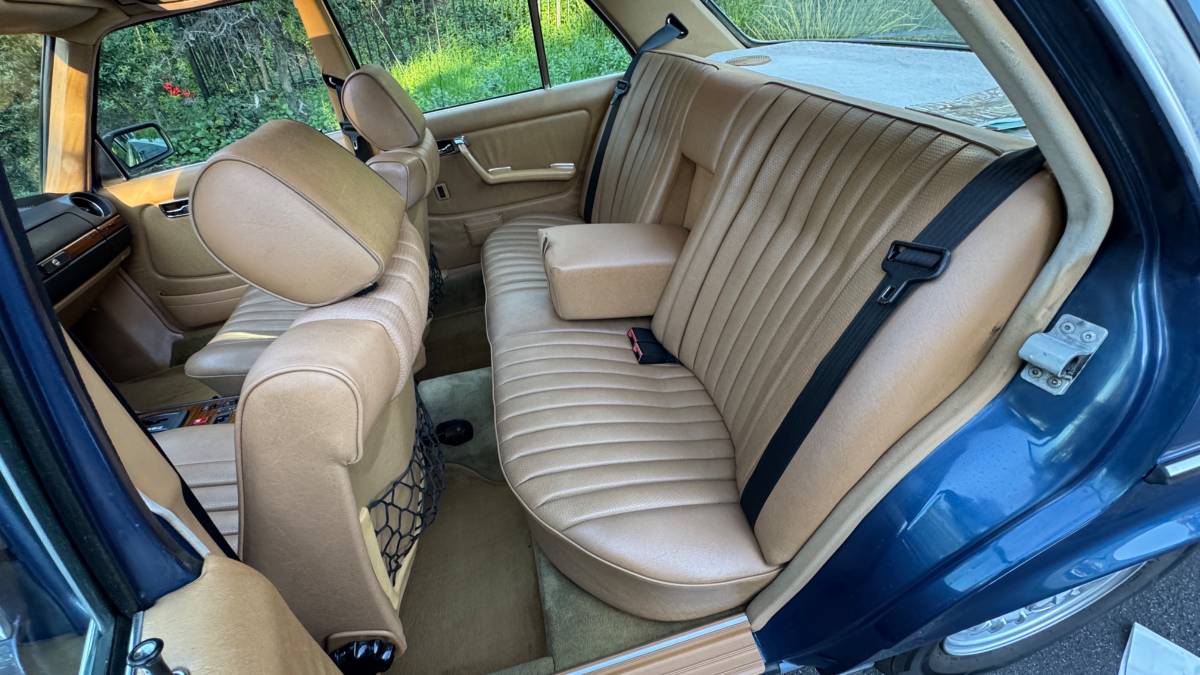 Mercedes-benz-300d-diesel-1985-3