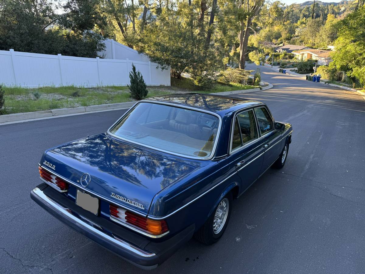 Mercedes-benz-300d-diesel-1985-6