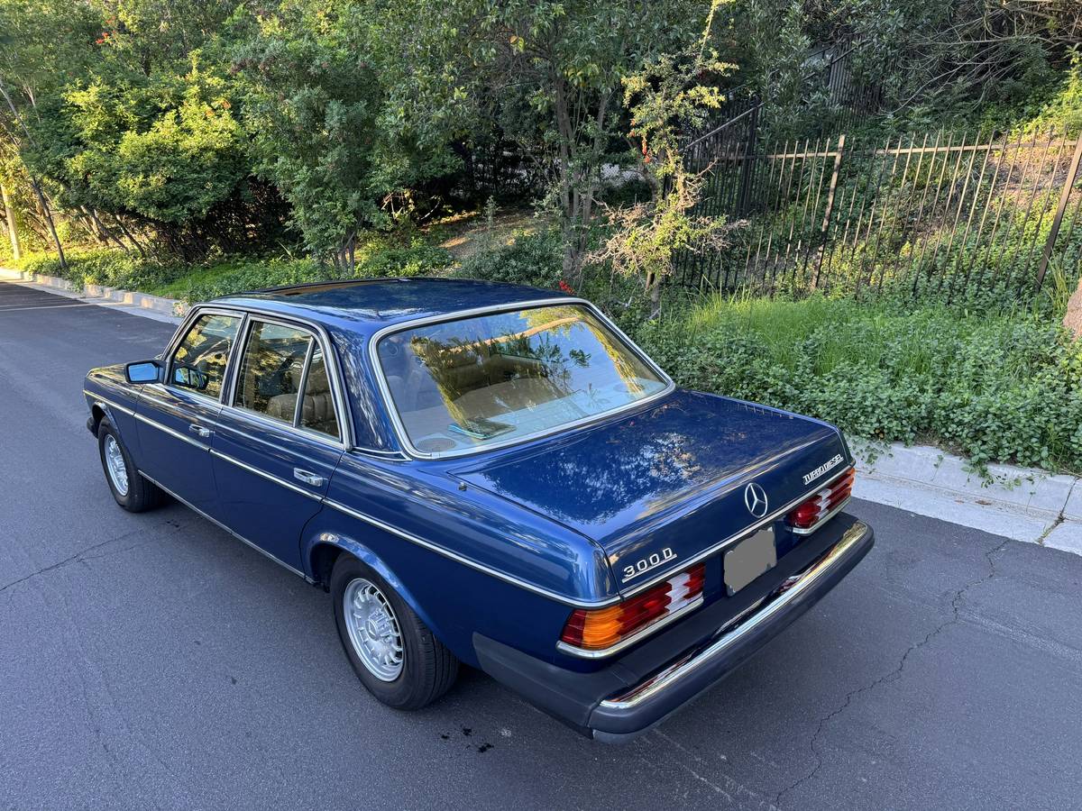 Mercedes-benz-300d-diesel-1985-7