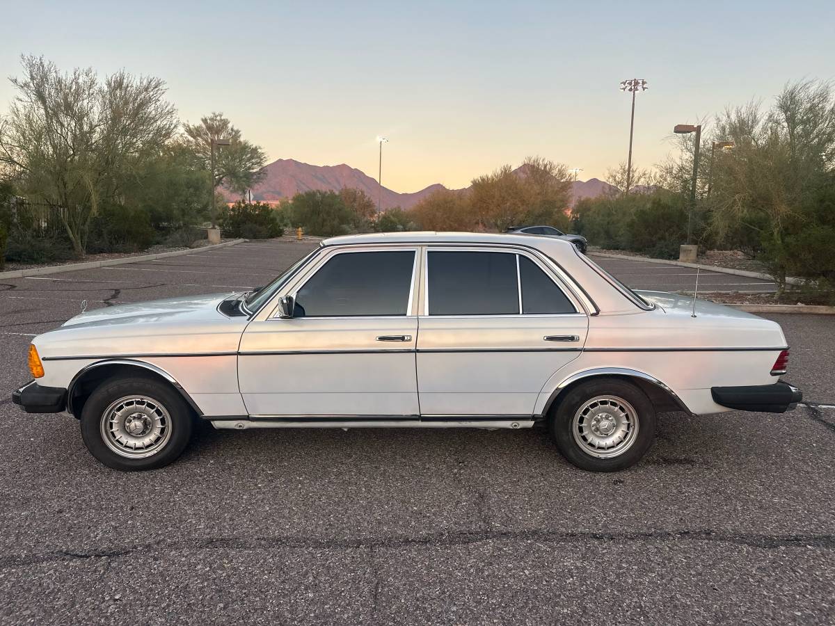 Mercedes-benz-300d-w123-diesel-1985-custom-1