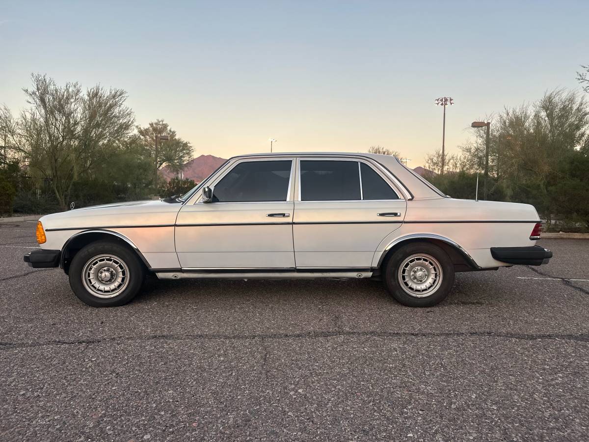 Mercedes-benz-300d-w123-diesel-1985-custom-10