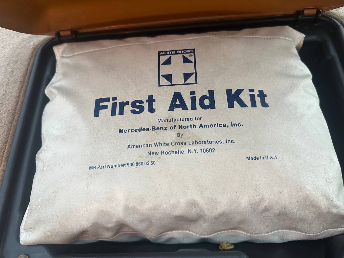 Mercedes-benz-300d-w123-diesel-1985-custom-16