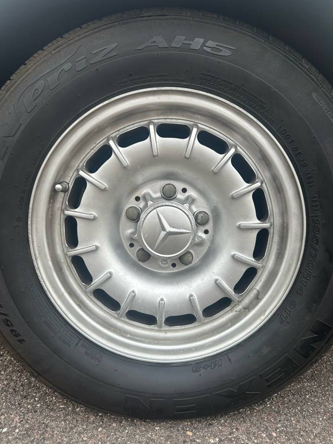 Mercedes-benz-300d-w123-diesel-1985-custom-18