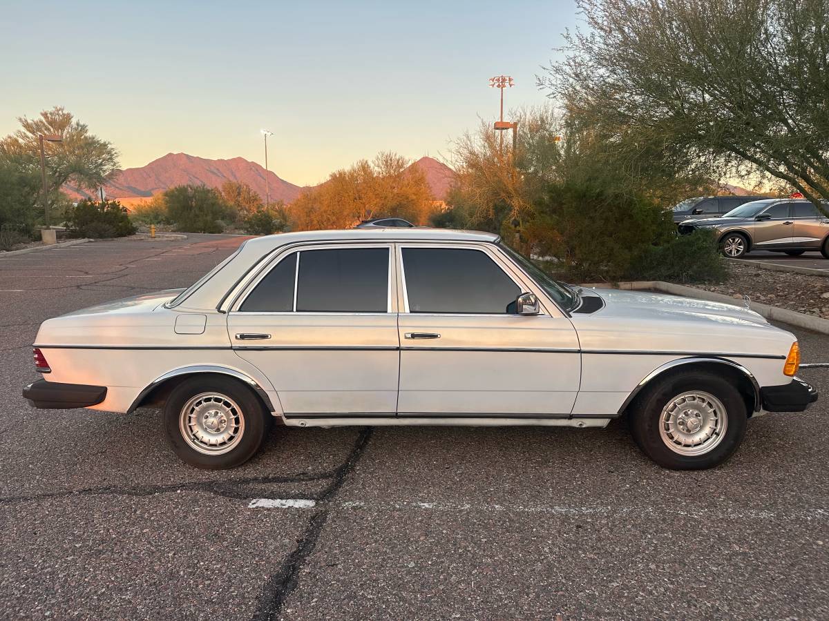 Mercedes-benz-300d-w123-diesel-1985-custom-4