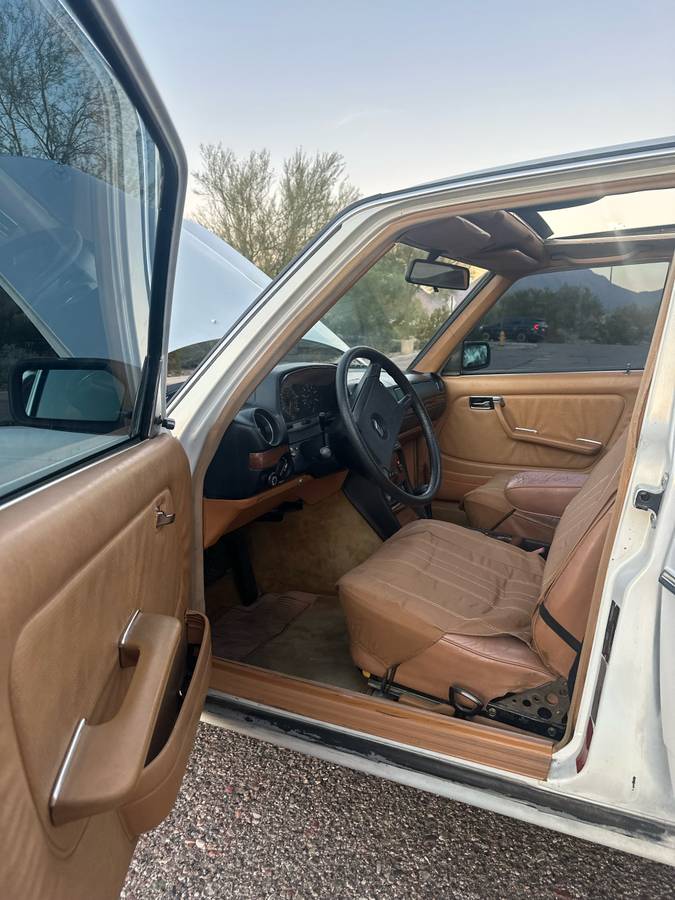 Mercedes-benz-300d-w123-diesel-1985-custom-5