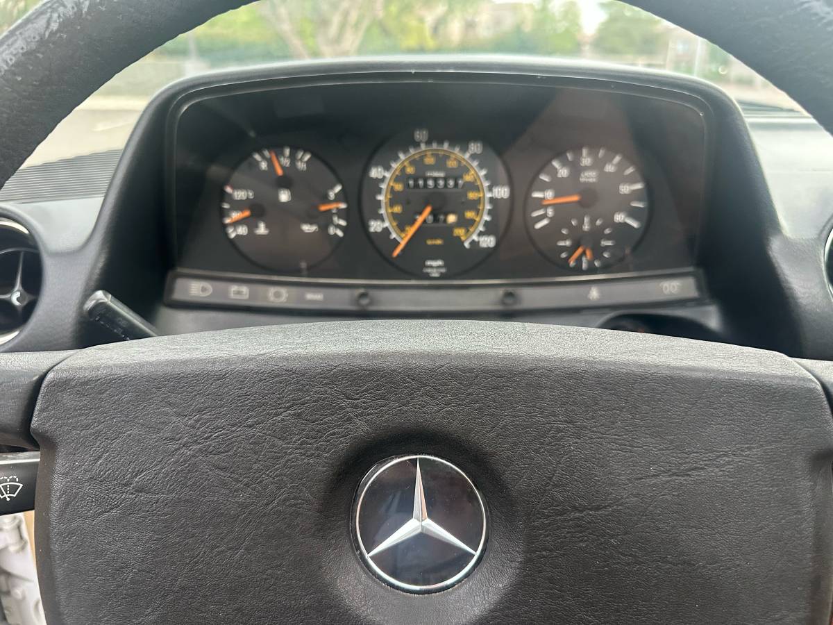 Mercedes-benz-300d-w123-diesel-1985-custom-7