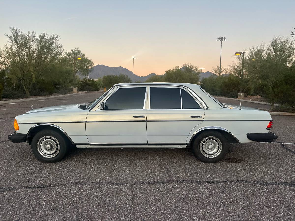 Mercedes-benz-300d-w123-diesel-1985-custom-9