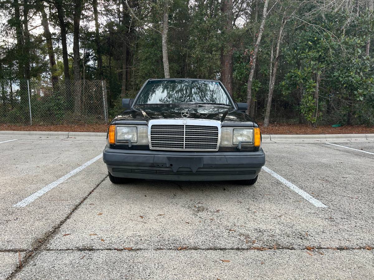 Mercedes-benz-300e-1988-black-4
