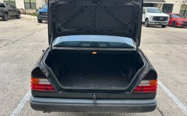 Mercedes-benz-300e-1988-black-7