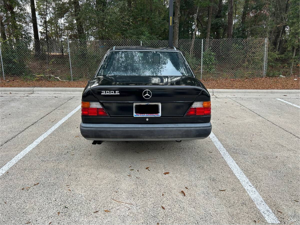 Mercedes-benz-300e-1988-black-8