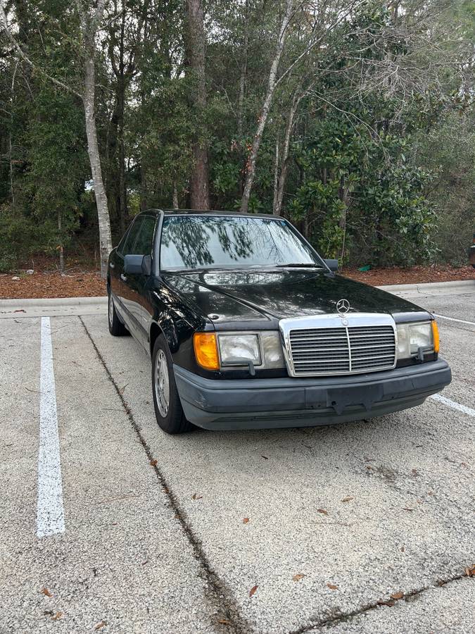Mercedes-benz-300e-1988-black
