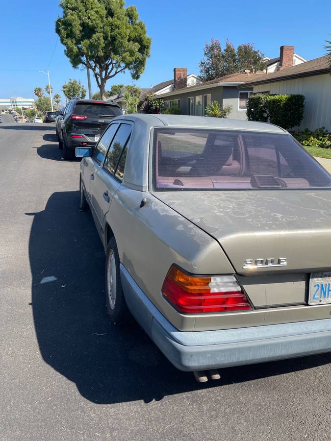 Mercedes-benz-300e-1989-brown-1