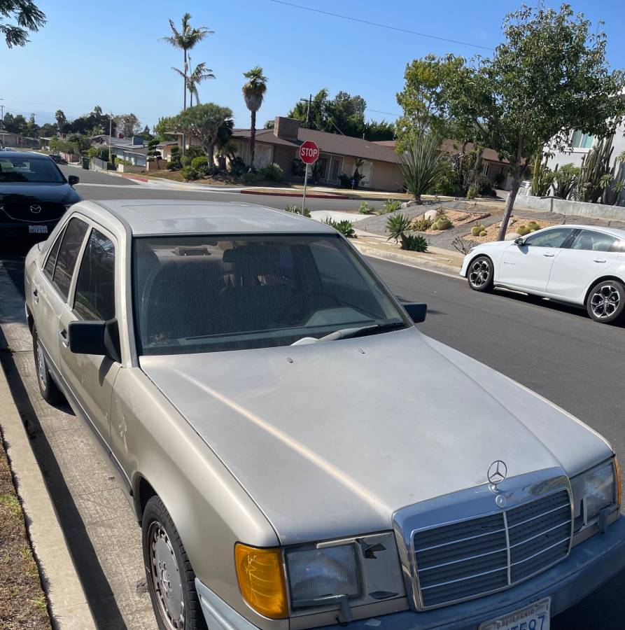 Mercedes-benz-300e-1989-brown-4