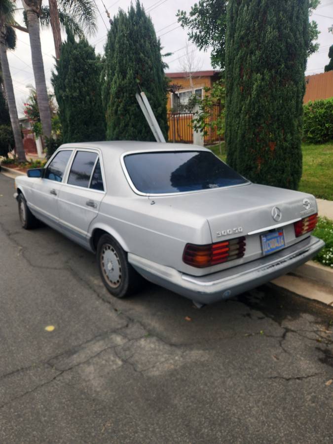 Mercedes-benz-300sd-diesel-1981-blue-1