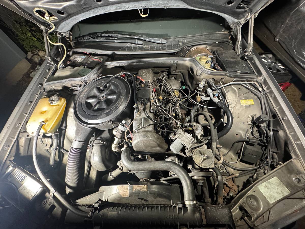 Mercedes-benz-300sd-diesel-1981-grey-11