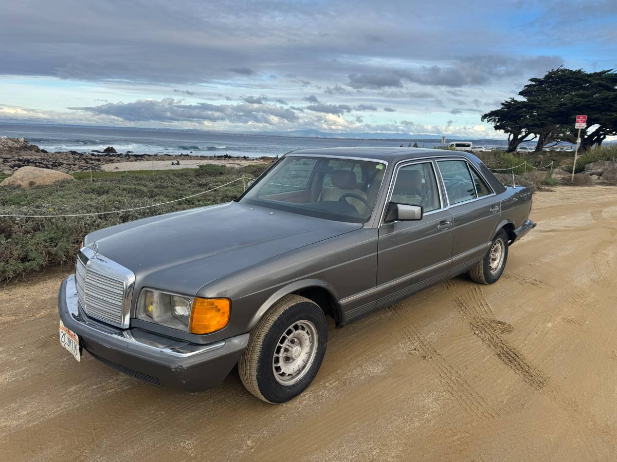 Mercedes-benz-300sd-diesel-1981-grey-4