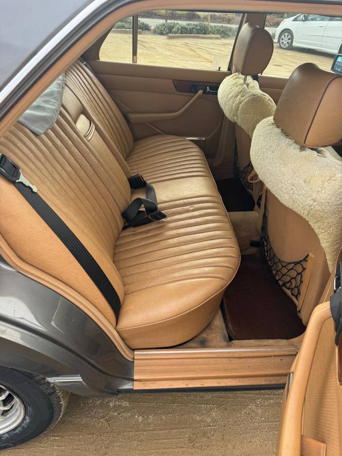 Mercedes-benz-300sd-diesel-1981-grey-5