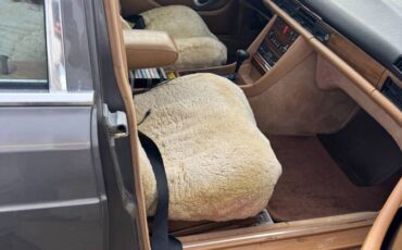 Mercedes-benz-300sd-diesel-1981-grey-6